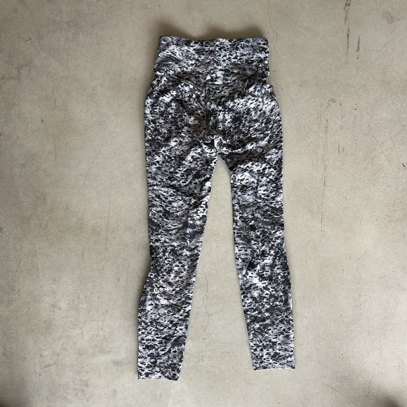 Lululemon Base Pace High-Rise Tight 25" (Estuary Grey Multi pattern) - Picture 4 of 8